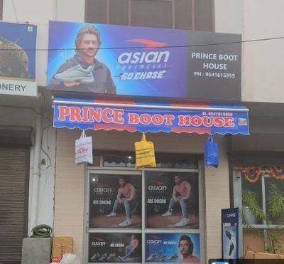 OOH advertising uses billboards, transit ads, and digital screens to capture attention, boost brand awareness, and engage a mass audience.







