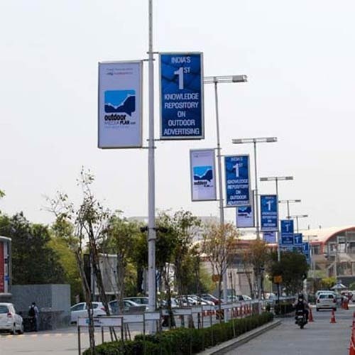 Pole kiosk branding is a high-visibility OOH advertising format using eye-level ads on poles to attract local audiences effectively.