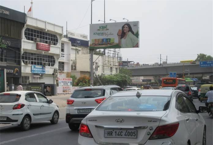 Top billboard advertising companies in Delhi provide high-visibility, large-format displays across prime locations to maximize brand exposure and audience engagement.