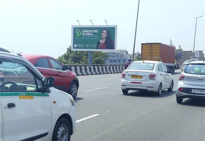 Top outdoor advertising companies in Delhi deliver strategic OOH solutions—hoardings, kiosks, gantries, and more—to boost your brand's street-level visibility.