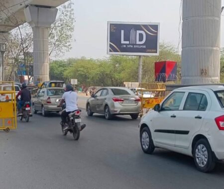 Large roadside hoarding in Gurugram showcasing an advertisement by a leading hoarding company.