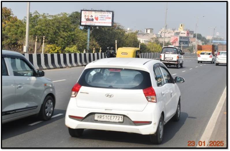 A rectangular button labeled āUnipoleā displayed on the ACME Advertising Co. website, representing their unipole advertising service. A rectangular button labeled āUnipoleā displayed on the ACME Advertising Co. website, representing their unipole advertising service.