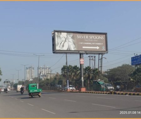 With Ghaziabad serving as a major gateway to Delhi and Uttar Pradesh, highway hoarding advertising companies in Ghaziabad have seen a surge in demand.