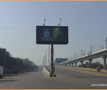 With Ghaziabad serving as a major gateway to Delhi and Uttar Pradesh, highway hoarding advertising companies in Ghaziabad have seen a surge in demand.