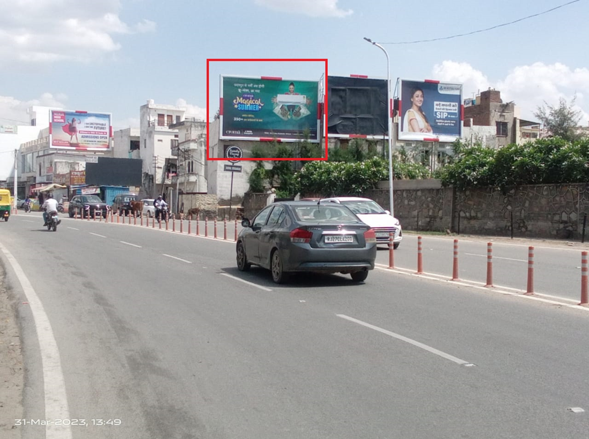 High-impact unipole billboard by leading Unipole Advertising Companies in Rajasthan, strategically placed on a busy highway for maximum brand visibility.