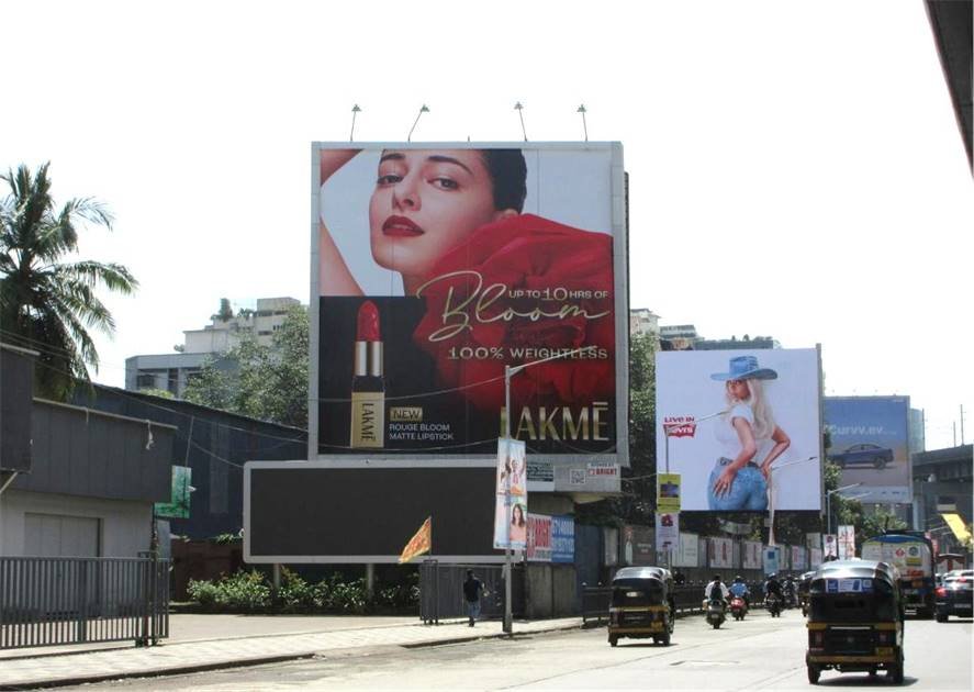 we specialize in digital billboard advertising companies in Mumbai  that keeps your brand illuminated 24/7