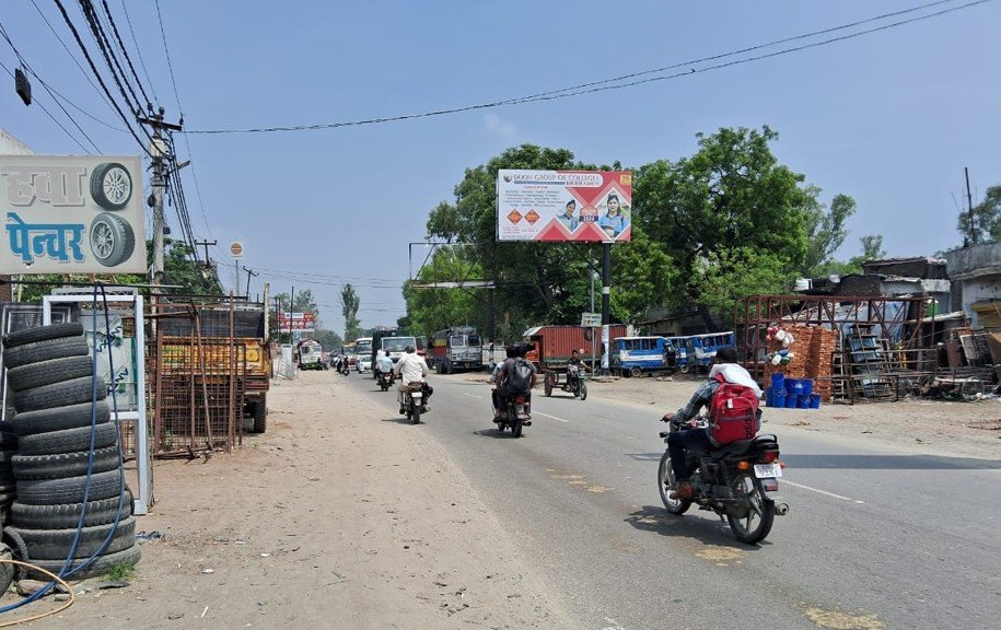 Dehradun Road Near Hotel DHL Fcg Roorkee - Uttarakhand