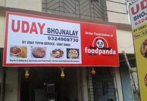 Non-Lit Board Advertising used at a restaurant storefront to attract local walk-in customers